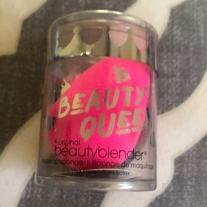 ** BEAUTY BLENDER **